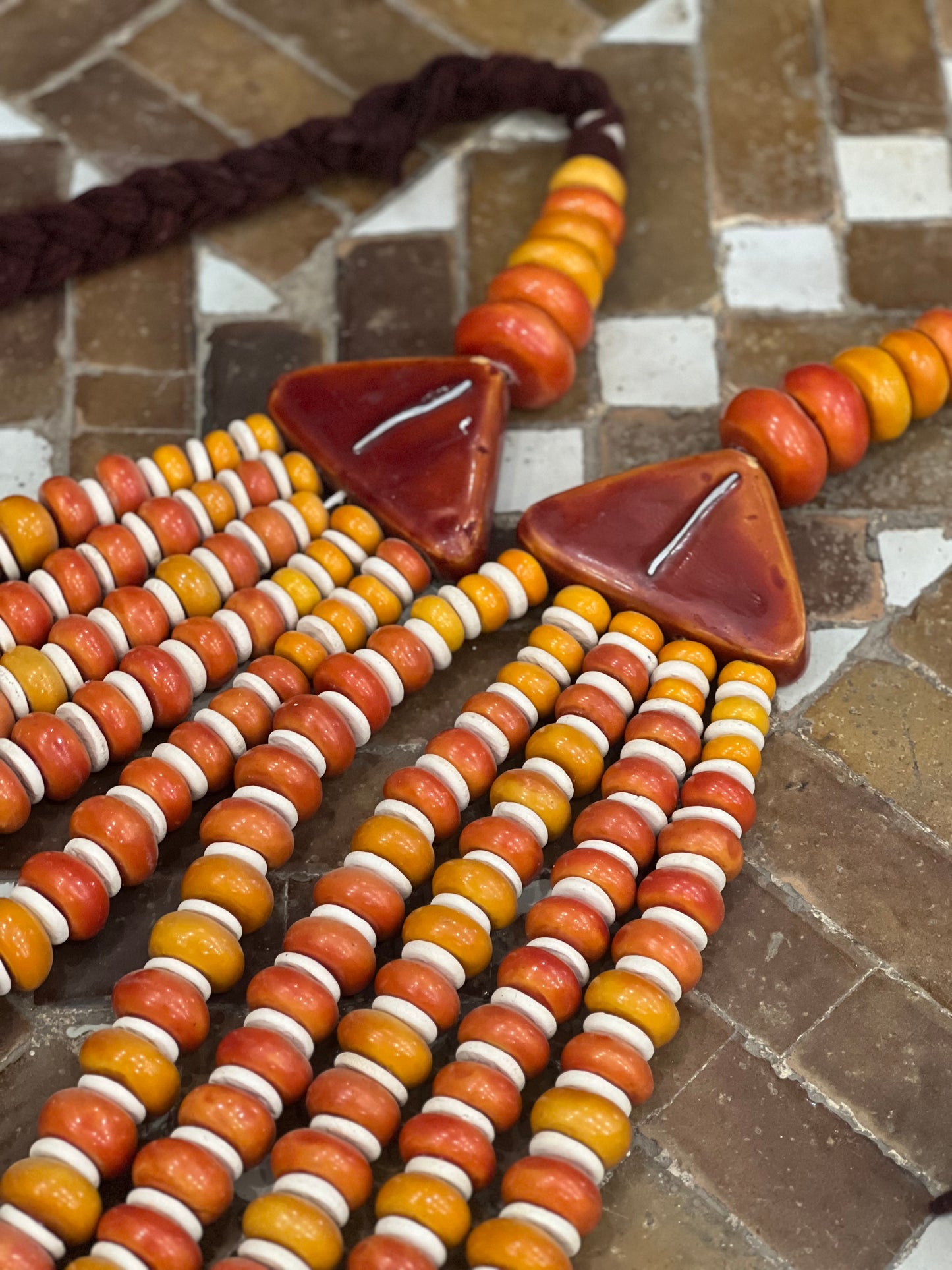 Berberhalsband väggdekoration