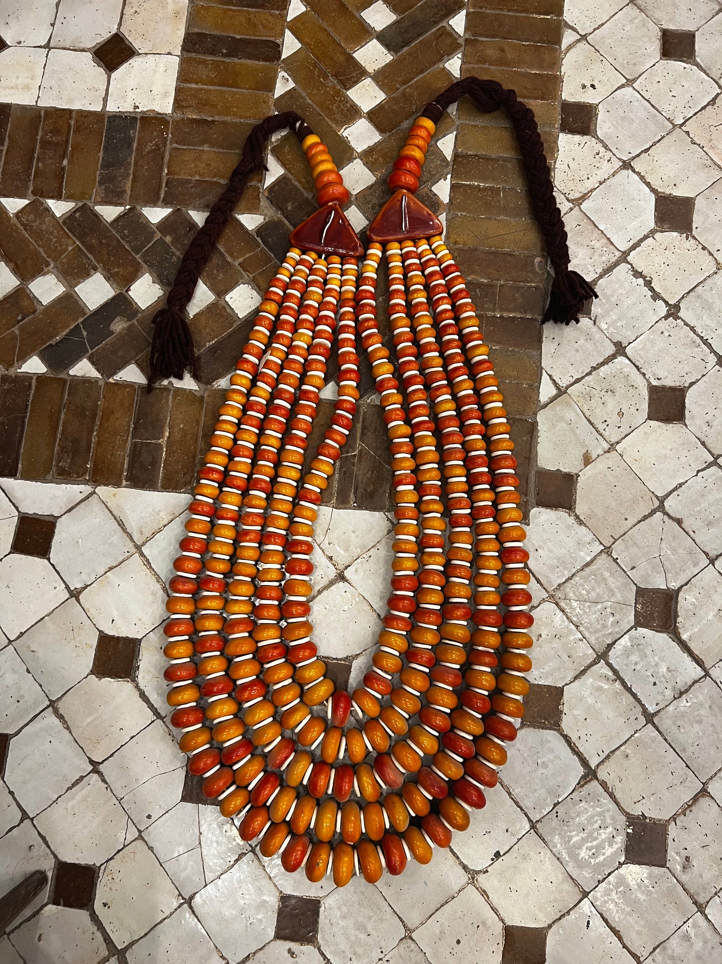 Berberhalsband väggdekoration