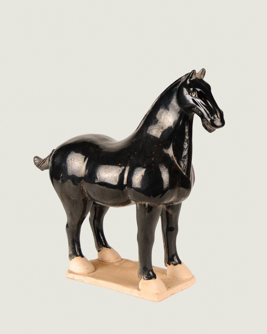 Kinesisk Tanghäst. Svart glasyr.